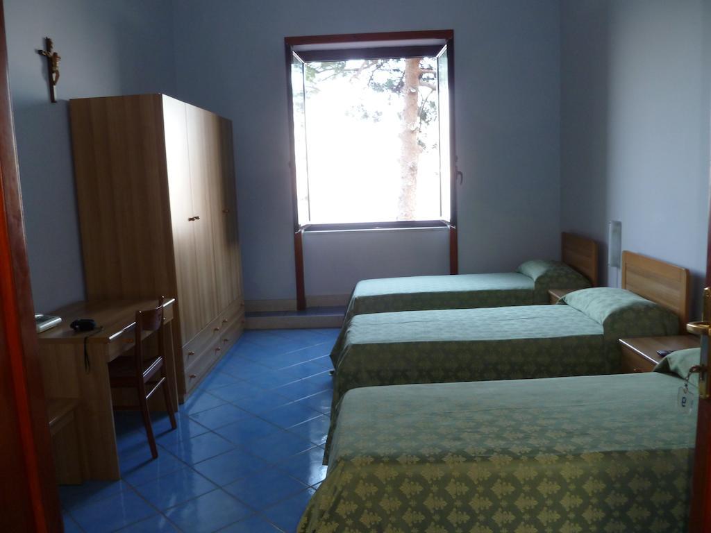 Ancelle Sorrento - Casa D'Accoglienza Hotel Castellammare di Stabia Szoba fotó