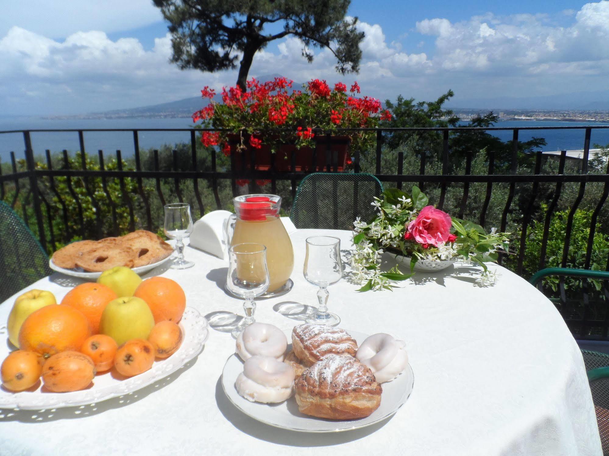 Ancelle Sorrento - Casa D'Accoglienza Hotel Castellammare di Stabia Kültér fotó